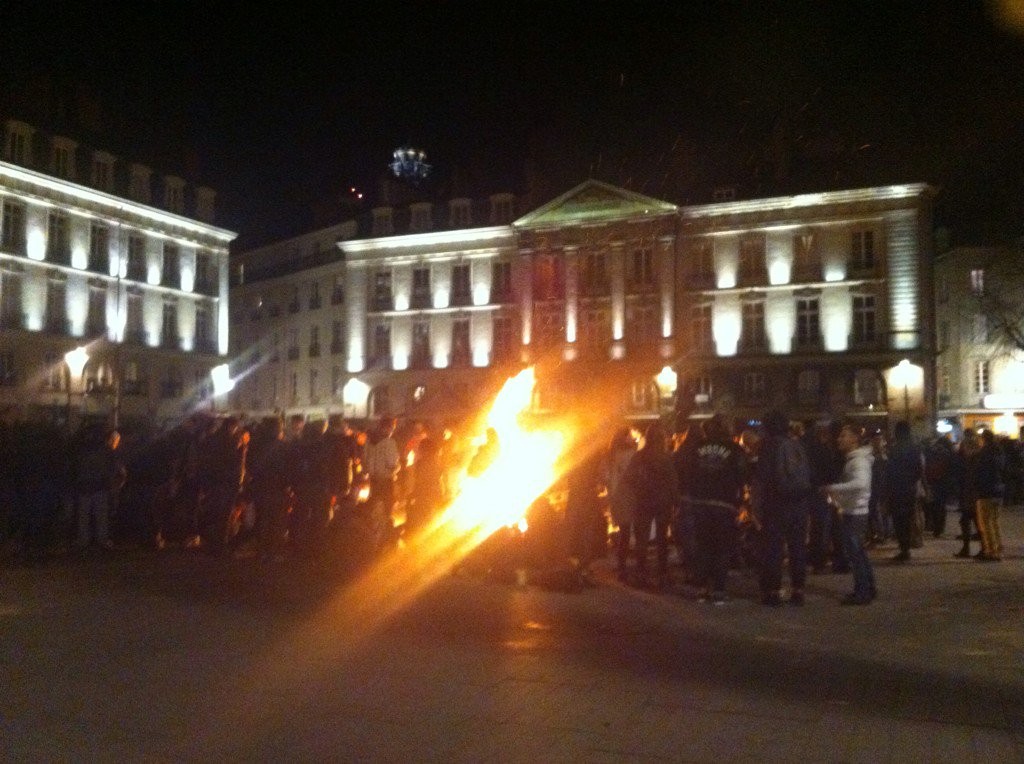 nuitdebout-nantes-36mars-feu